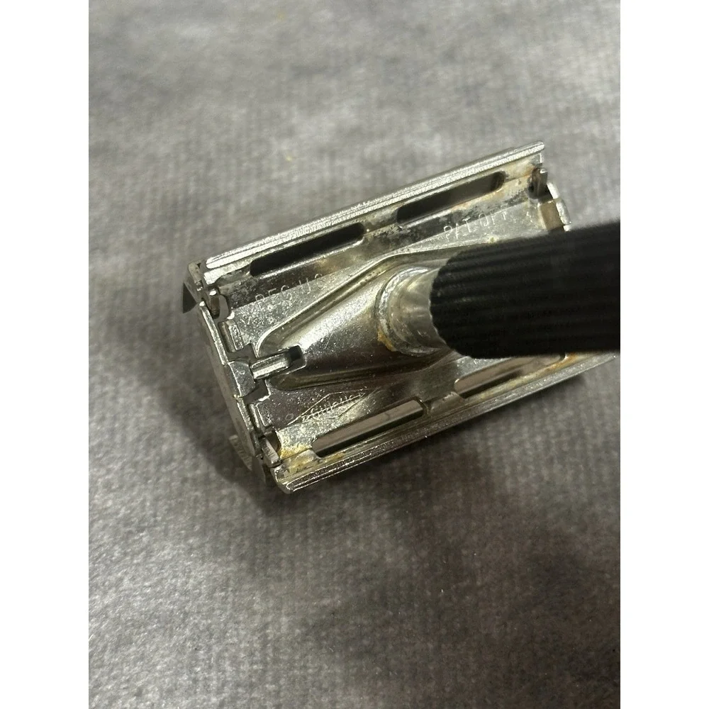 Vintage Gillette Safety Razor‎ Metal With Original Case Made USA